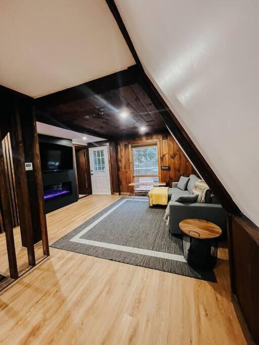 Tamworth New! Cozy & Modern A-Frame In The Woods W/Hot Tub 빌라 외부 사진