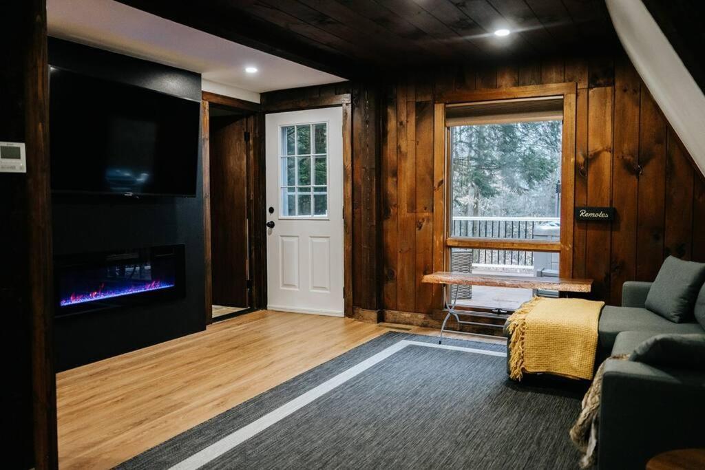 Tamworth New! Cozy & Modern A-Frame In The Woods W/Hot Tub 빌라 외부 사진